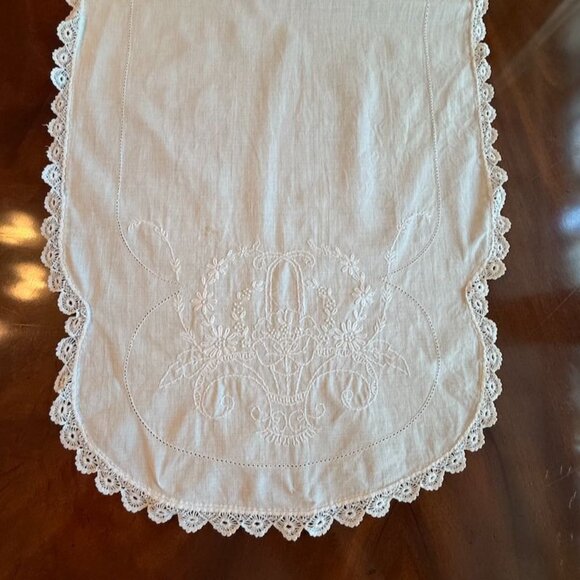 VintageTable Runner White Floral Embroidery Linen Whitework 41.5 x 17.75" - Picture 2 of 11